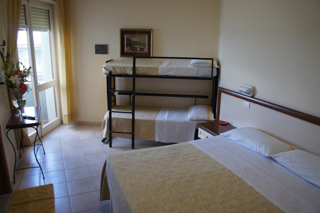 Hotel Nettuno Cattolica Eksteriør bilde