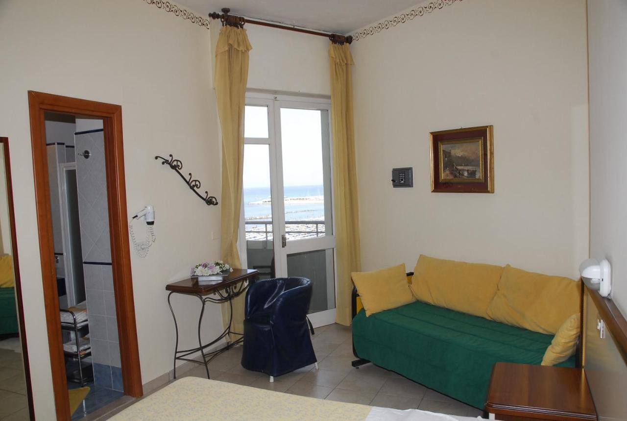 Hotel Nettuno Cattolica Eksteriør bilde